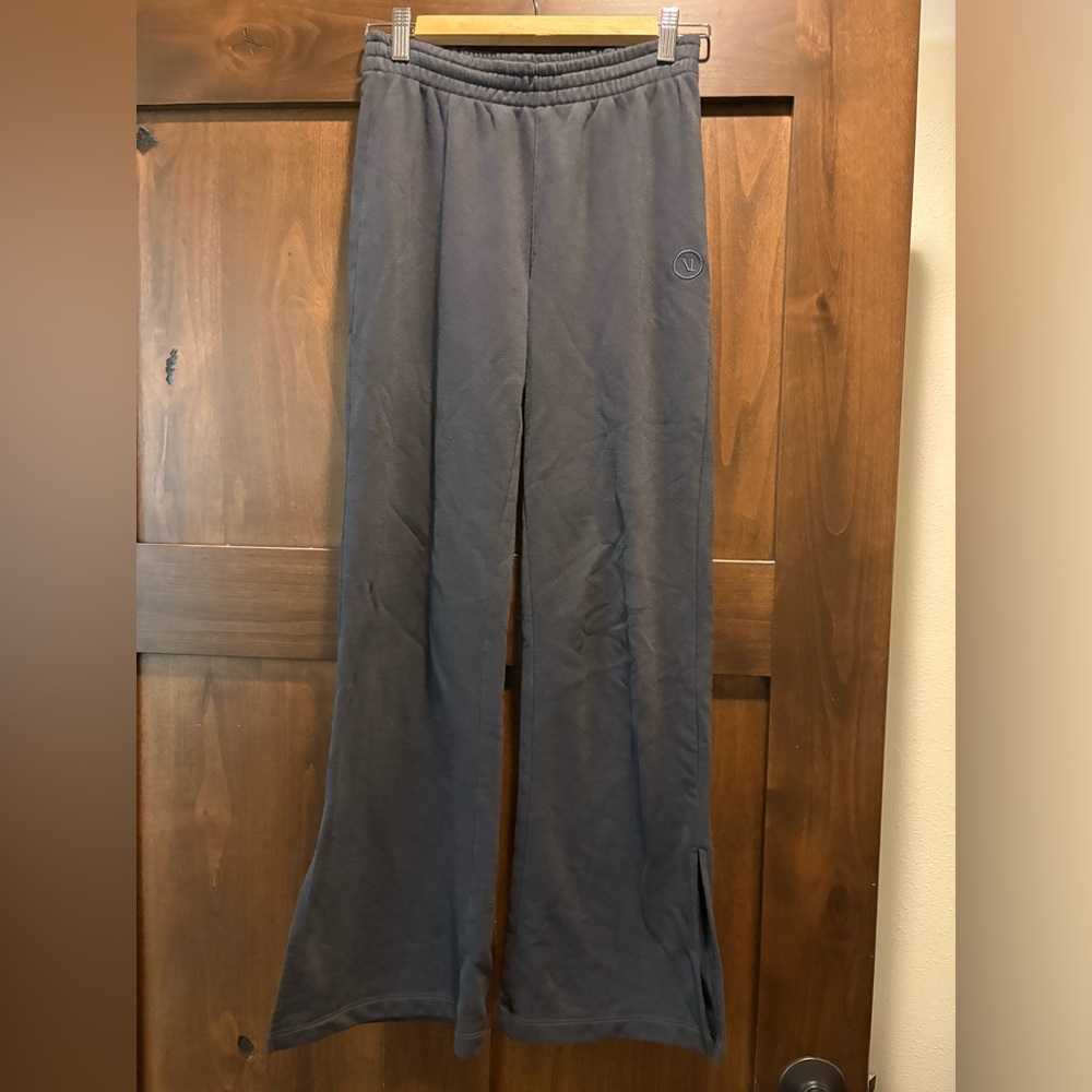 Vuori Wide-Leg Sweatpants in Charcoal